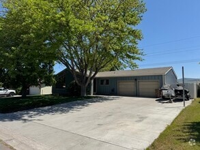Building Photo - 5000 Pleasant View Dr