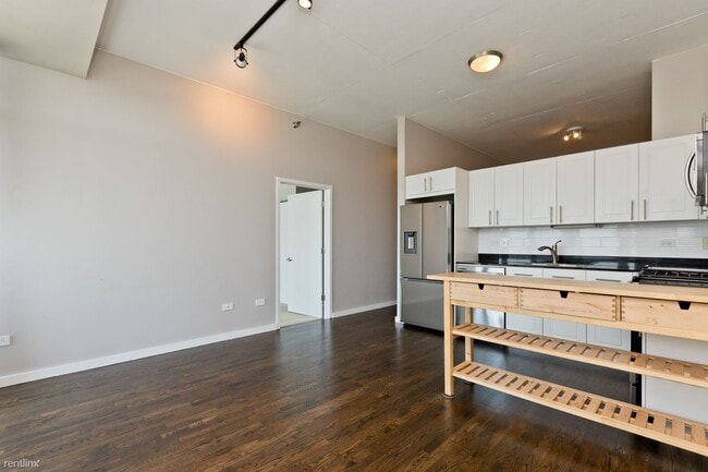 Building Photo - 2 br, 1 bath Condo - 1620 S Michigan Ave U...