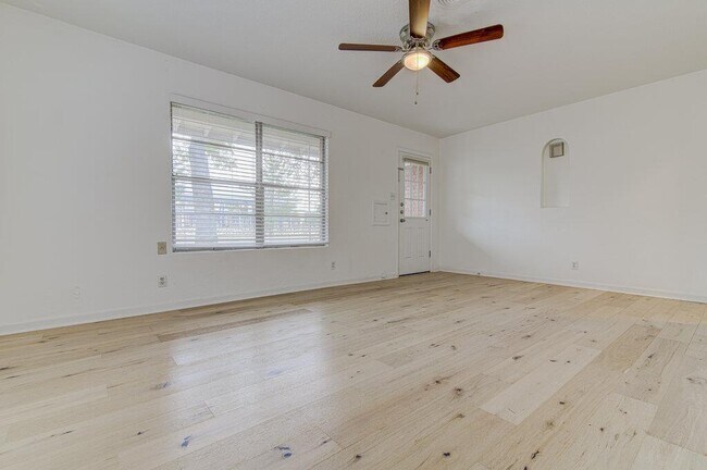 Foto del edificio - 1711 Brentwood St