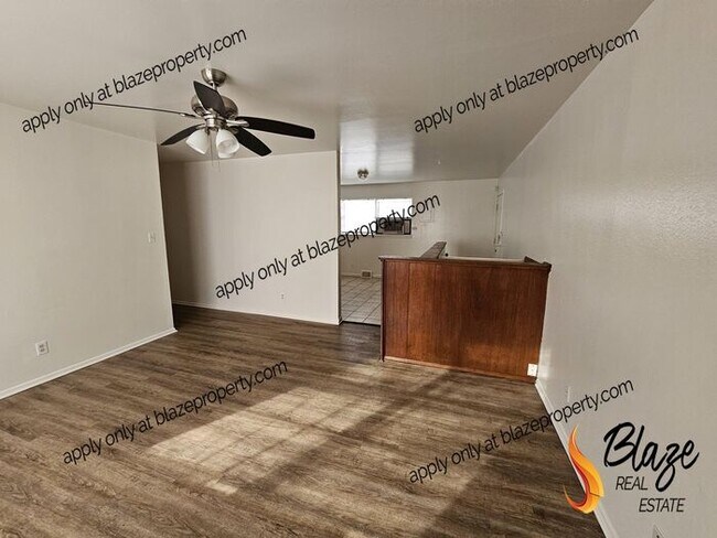 Foto del edificio - Spacious 3-Bedroom Home with Finished Base...
