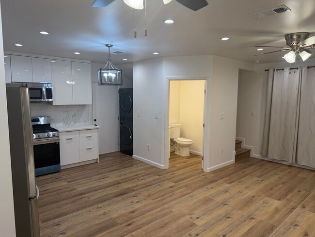 Building Photo - 7344 Balcom Ave