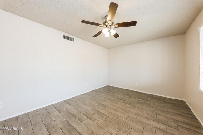 Building Photo - 5703 W Palo Verde Ave