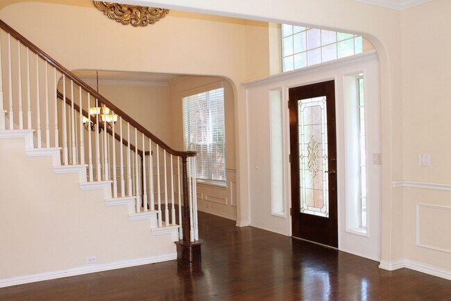 Building Photo - 2719 Hidden Lake Dr