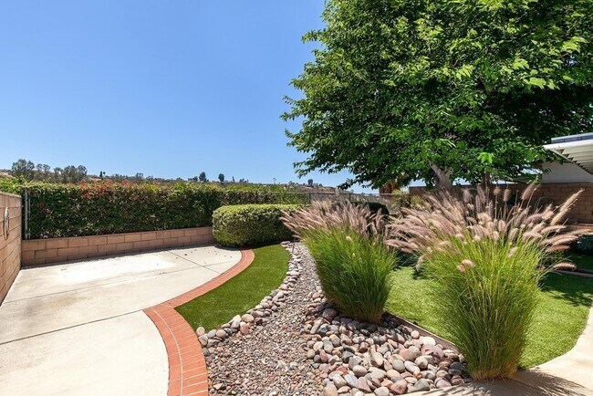 Building Photo - 7536 Rowena St