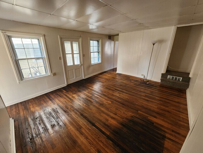Foto del edificio - 251 W. King St.