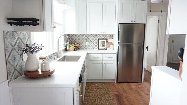 Building Photo - 324 N 70th St