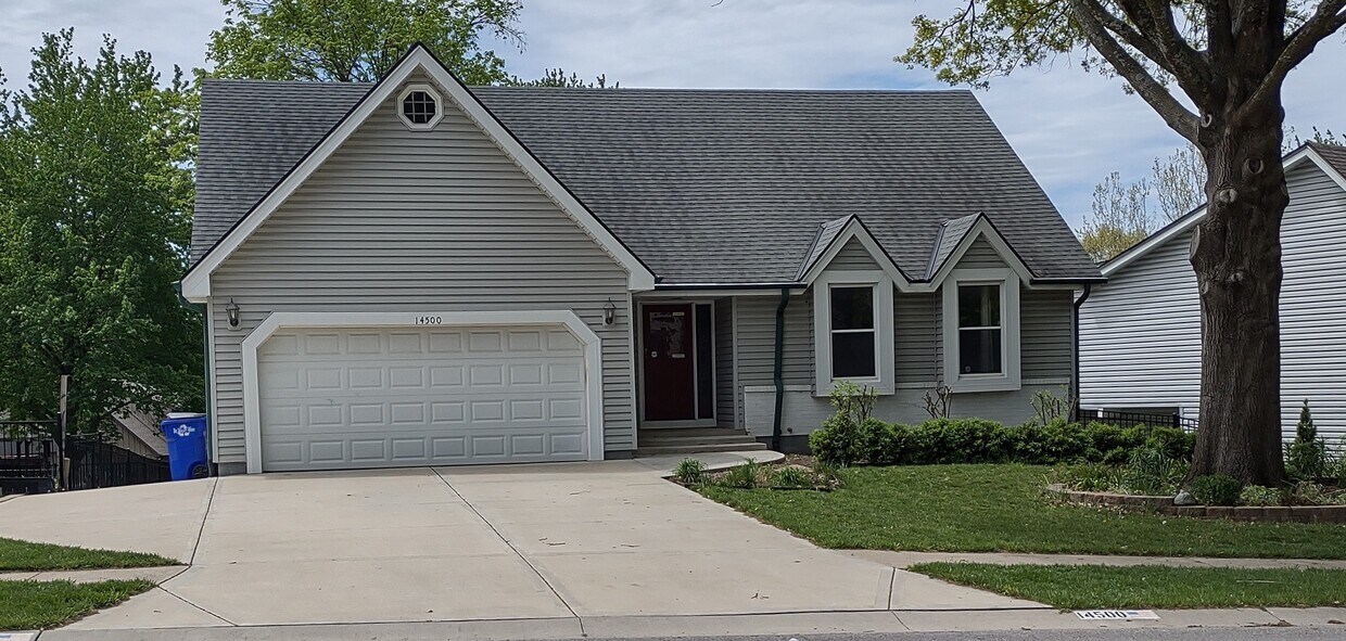 Primary Photo - 14500 S Summertree Ln