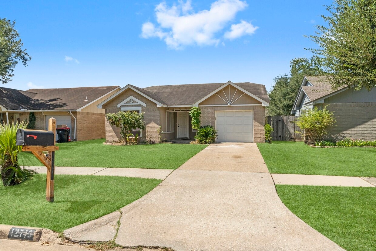 Foto principal - 12719 Monaco Rd