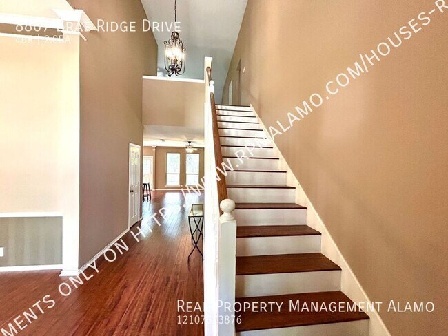 Foto del edificio - 8807 Brae Ridge Dr
