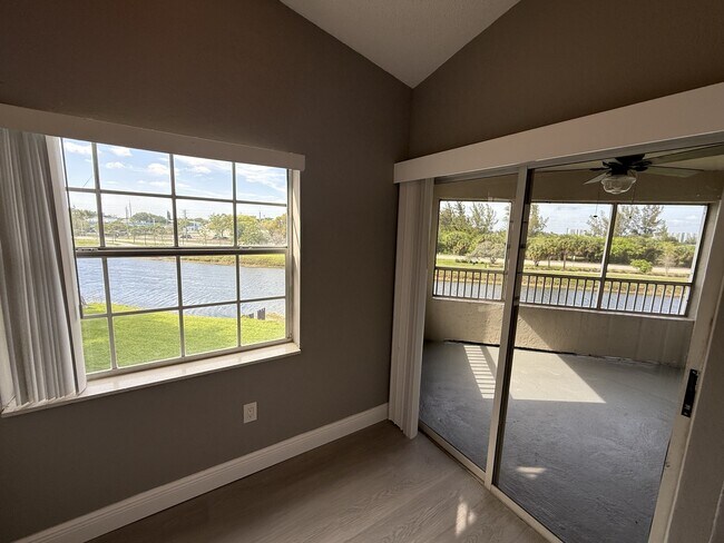Foto del edificio - 2851 N Oakland Forest Dr