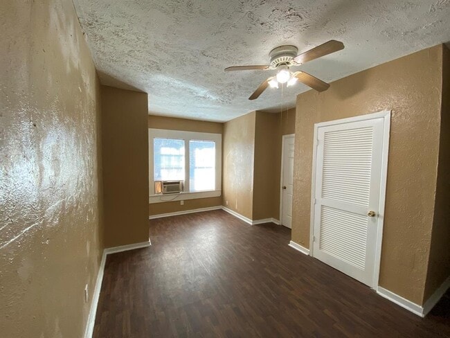 Building Photo - 801 N Lancaster Ave