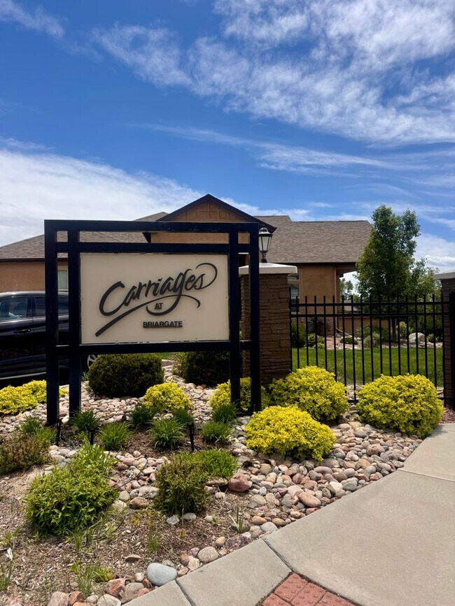 Building Photo - Gorgeous 4 Bedroom Townhome in Briargate