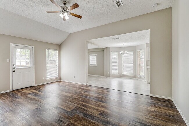 Foto del edificio - 1402 Stiles Ct