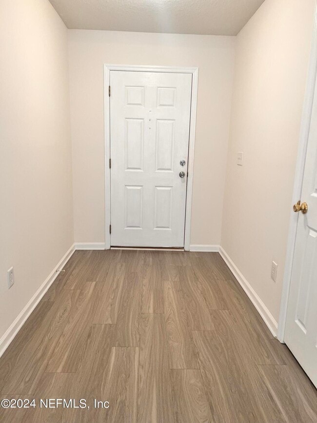 Building Photo - 11335 Justin Oaks Dr N