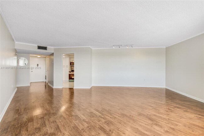 Foto del edificio - 2750 NE 183rd St