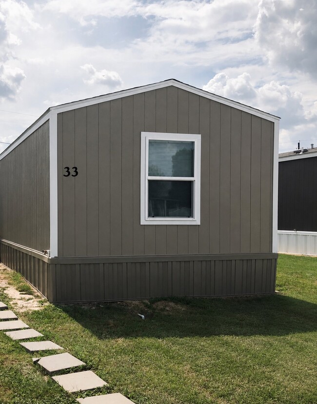 Building Photo - 2601 Leary Ln