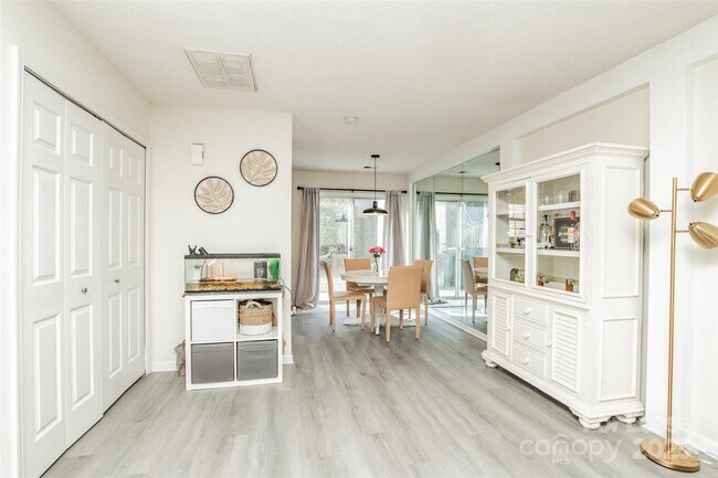 Foto del edificio - 12942 Mosby Ln