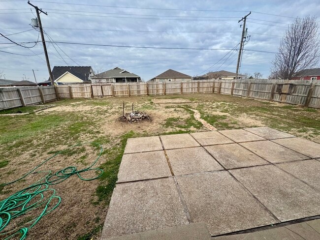 Building Photo - 1824 Kansas Ave