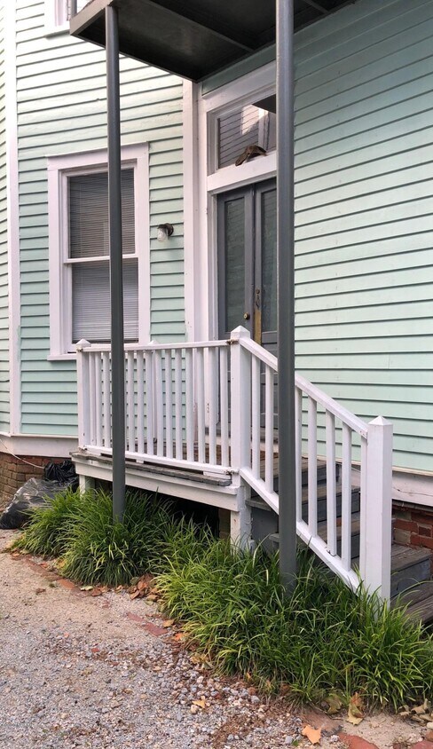 Primary Photo - 412 Johnson St