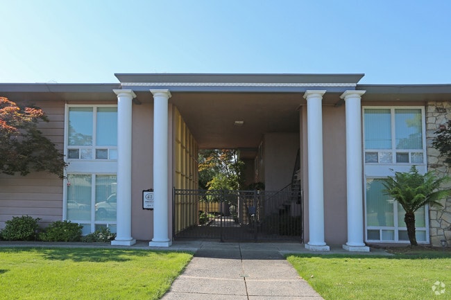 Building Photo - Estates at Wilhaggin