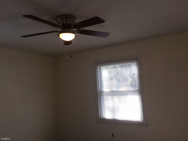 Foto del edificio - 2416 Greeley Ave