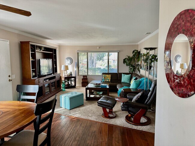 Building Photo - Furnished Corner Unit