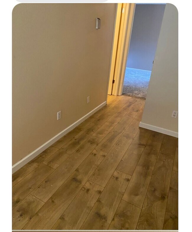Building Photo - One Bedroom Apartment Available For Pre-Le...