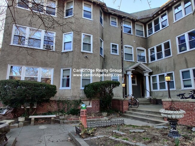 Building Photo - 41 Hawthorn St
