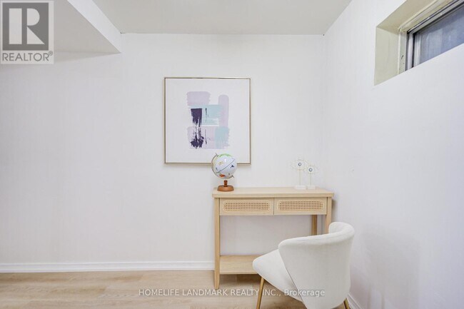 Building Photo - 1050 Bristol Rd W