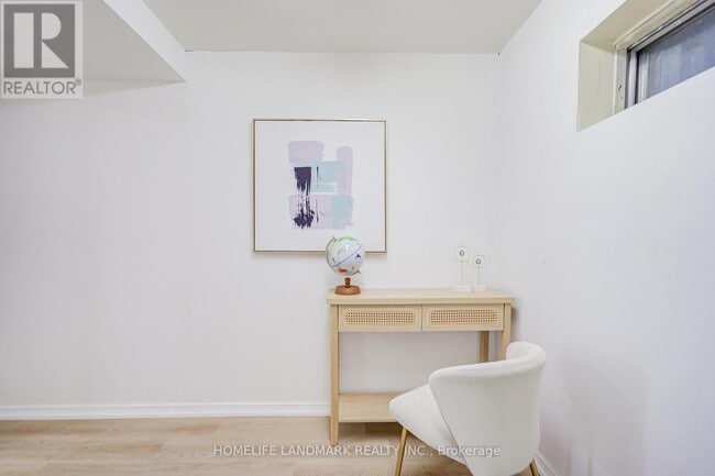 Photo du bâtiment - 1050 Bristol Rd W