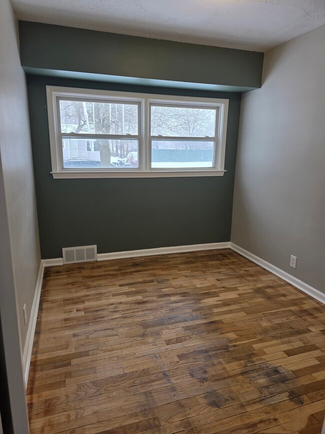 Foto del edificio - 4813 Greenlawn Dr