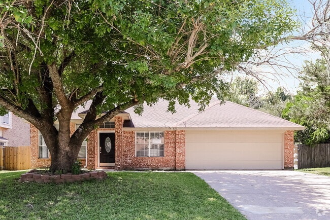 Building Photo - 817 Clover Hill Ln