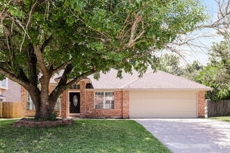 Building Photo - 817 Clover Hill Ln