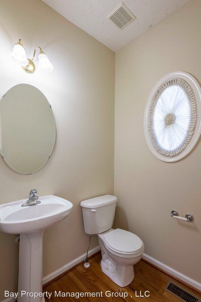 Building Photo - 4 br, 3.5 bath House - 305 Woltham Ct