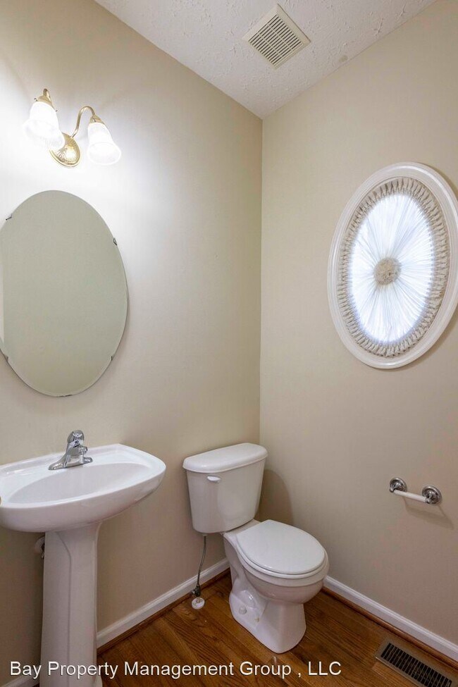 Foto del edificio - 4 br, 3.5 bath House - 305 Woltham Ct