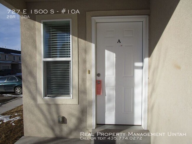 Building Photo - 2 bed 2.5 Bath Townhome in Sky Park II