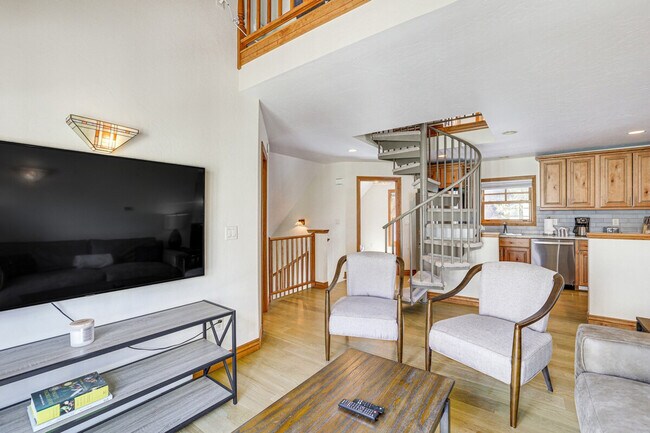 Building Photo - 304 N Main St