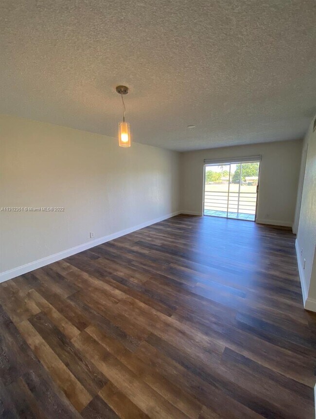 2775 Taft St Unit 202, Hollywood, FL 33020 Room for Rent in Hollywood