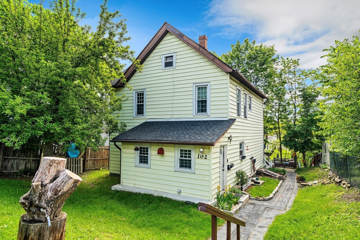Front Of House - 102 Wawayanda Ave