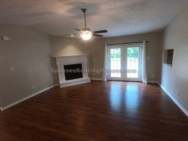 Foto del edificio - 7648 Camberwood Dr