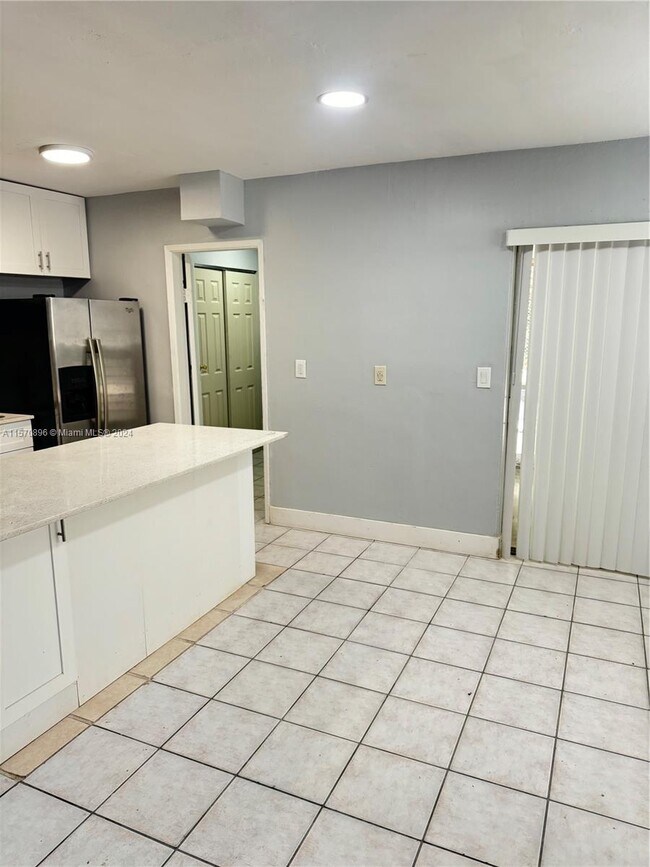 Foto del edificio - 1871 SW 69th Ave