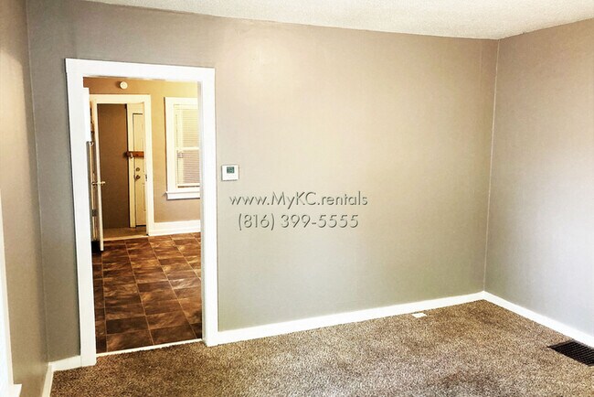 Building Photo - Perfectly Proportioned Bungalow