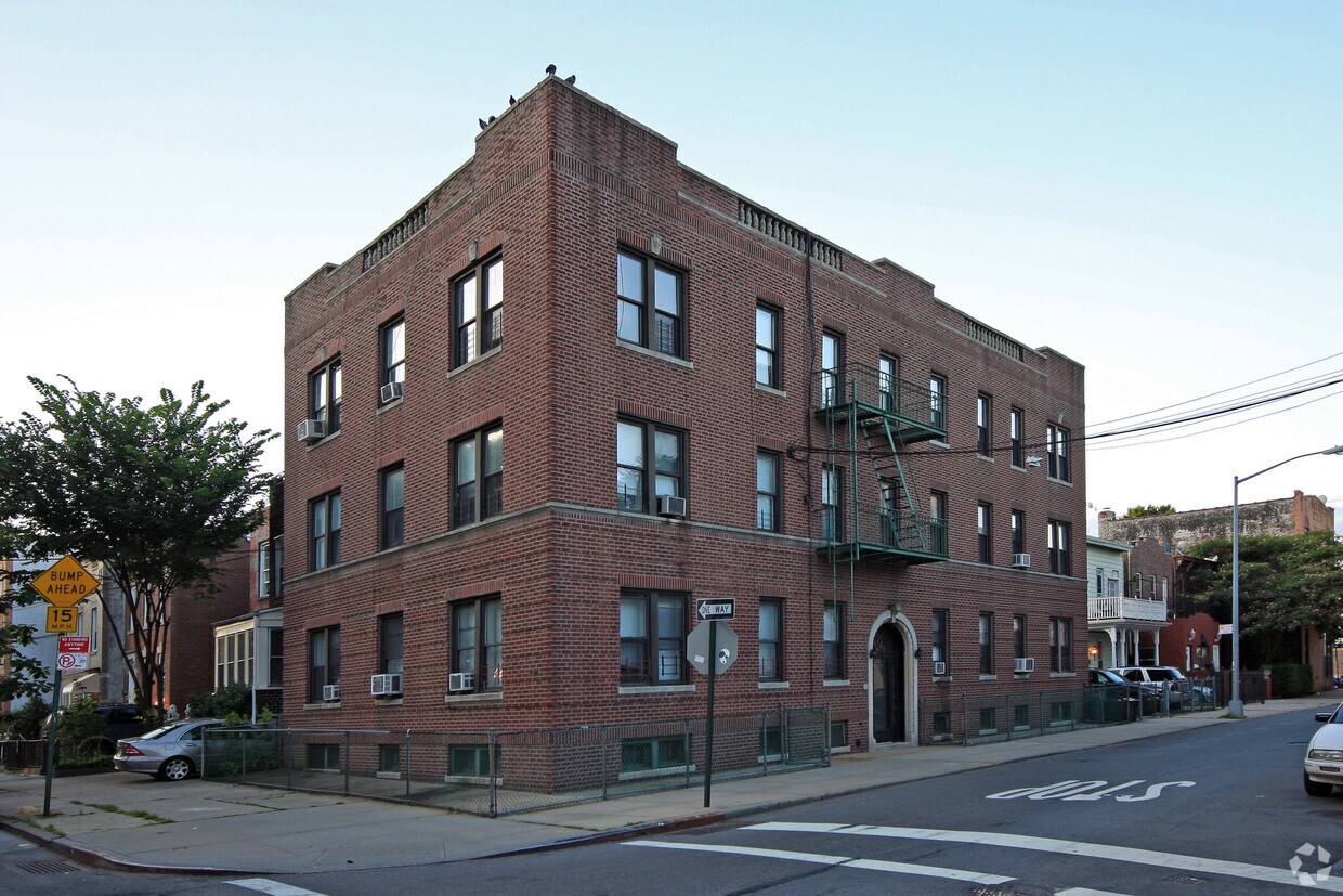 1802 Astoria Park S, Long Island City, NY 11102 Apartments in Long