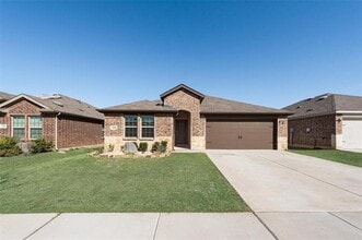 Building Photo - 4016 Huntington Dr