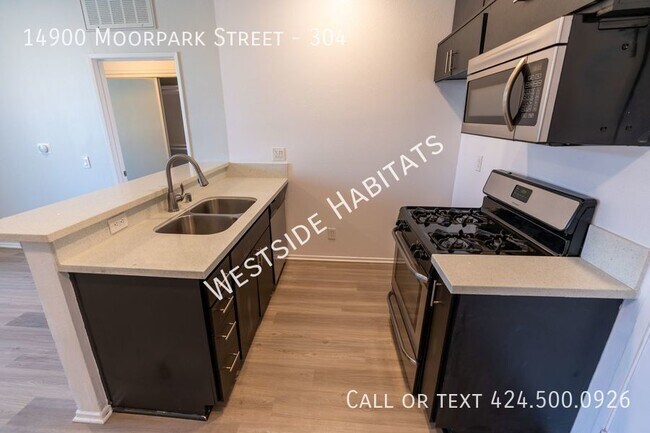 Foto del edificio - 14900 Moorpark St