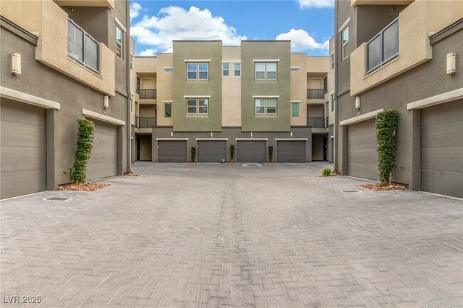 Building Photo - 11257 Rainbow Peak Ave