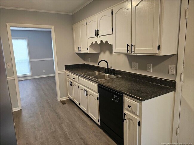 Building Photo - 7132 Old Castle Dr