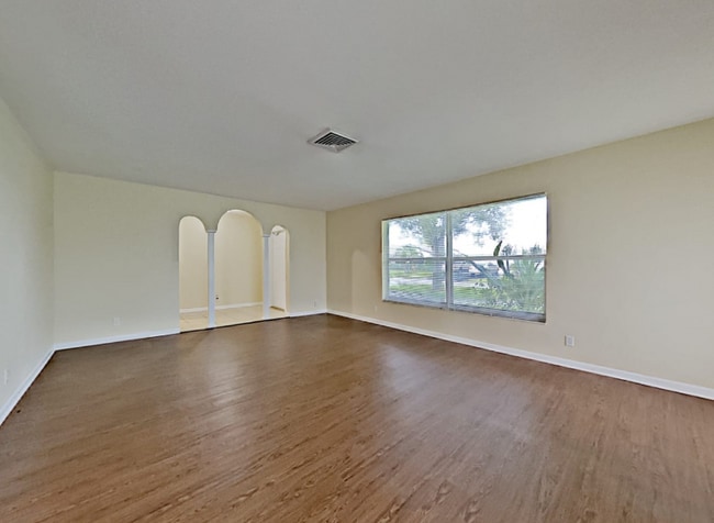 Building Photo - 4444 NE 29th Ave