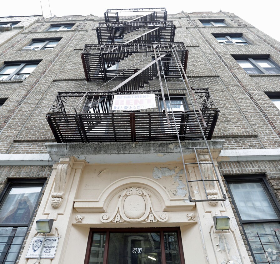 Foto del edificio - 2707 Briggs Ave