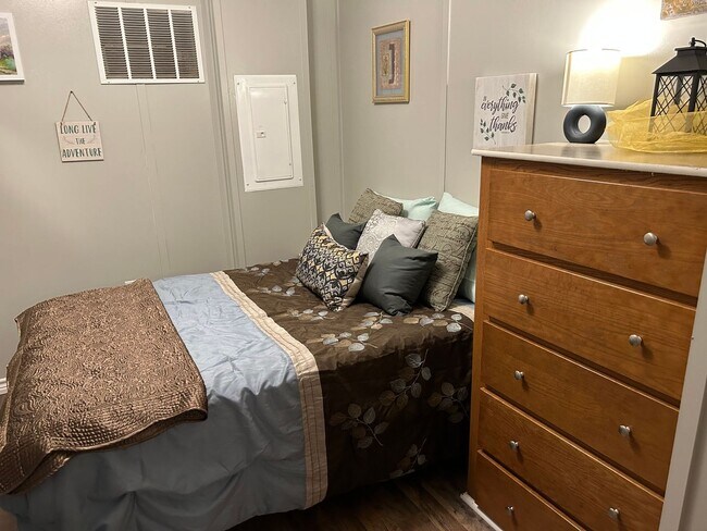 Foto del edificio - ALL BILLS PAID! COZY FURNISHED MOBILE HOME...